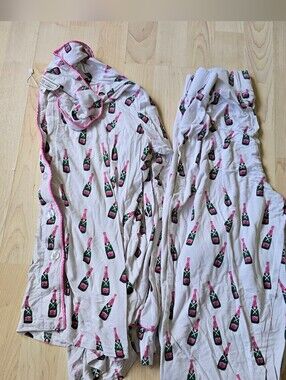 Toss Designs Champagne Pajama Set Size Small